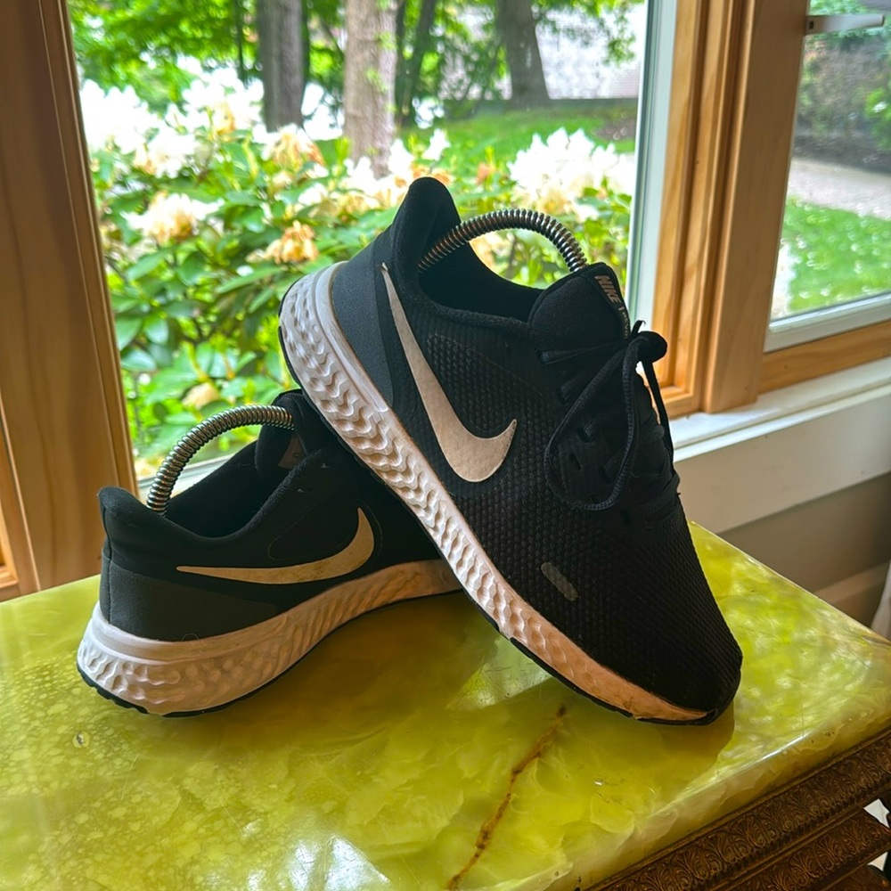 Nike Women’s Revolution 5 Black Running Sneakers Size 8.5